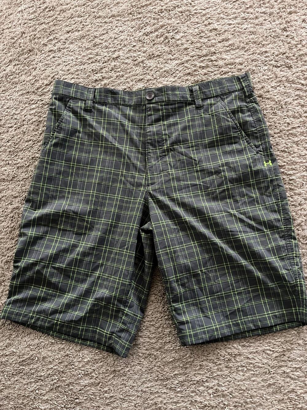 Under Armour Shorts Mens Size 36 Gray Green Plaid Chino Performance Golf
